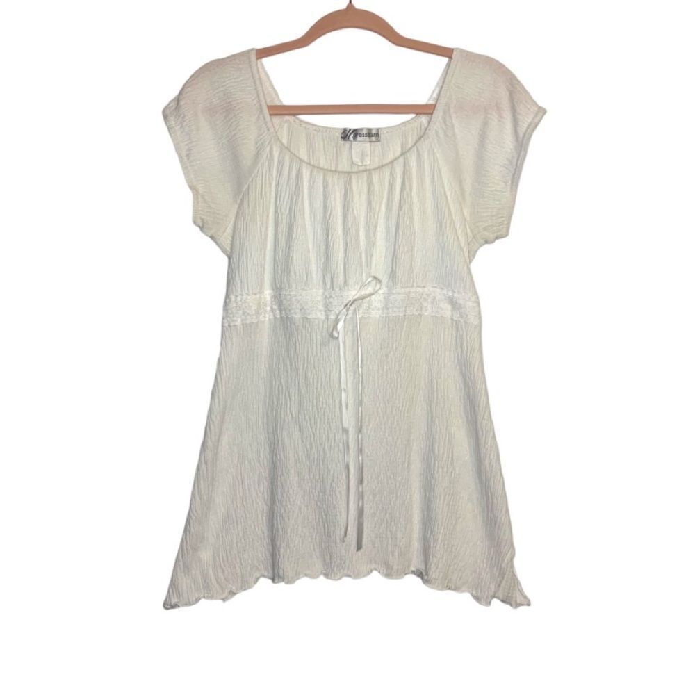 Dressbarn White Scoop Neck Empire Waist Bow Accent Short Sleeve Top